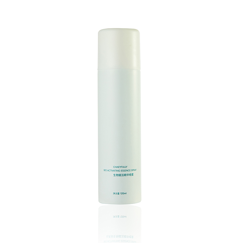 Moisturizing and anti-aging spray